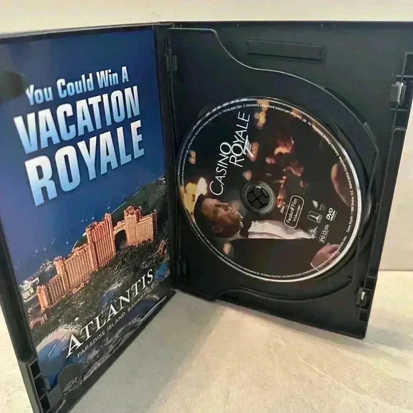 Casino Royale (DVD, 2007, 2-Disc Widescreen Edition) Excellent Discs - Picture 2 of 4